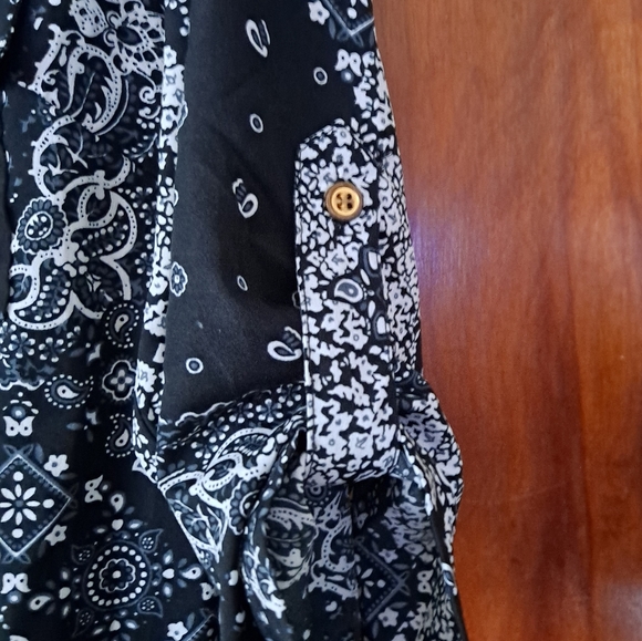 Citi Trends "MILEAGE" size M black paisley button-down - Picture 2 of 5